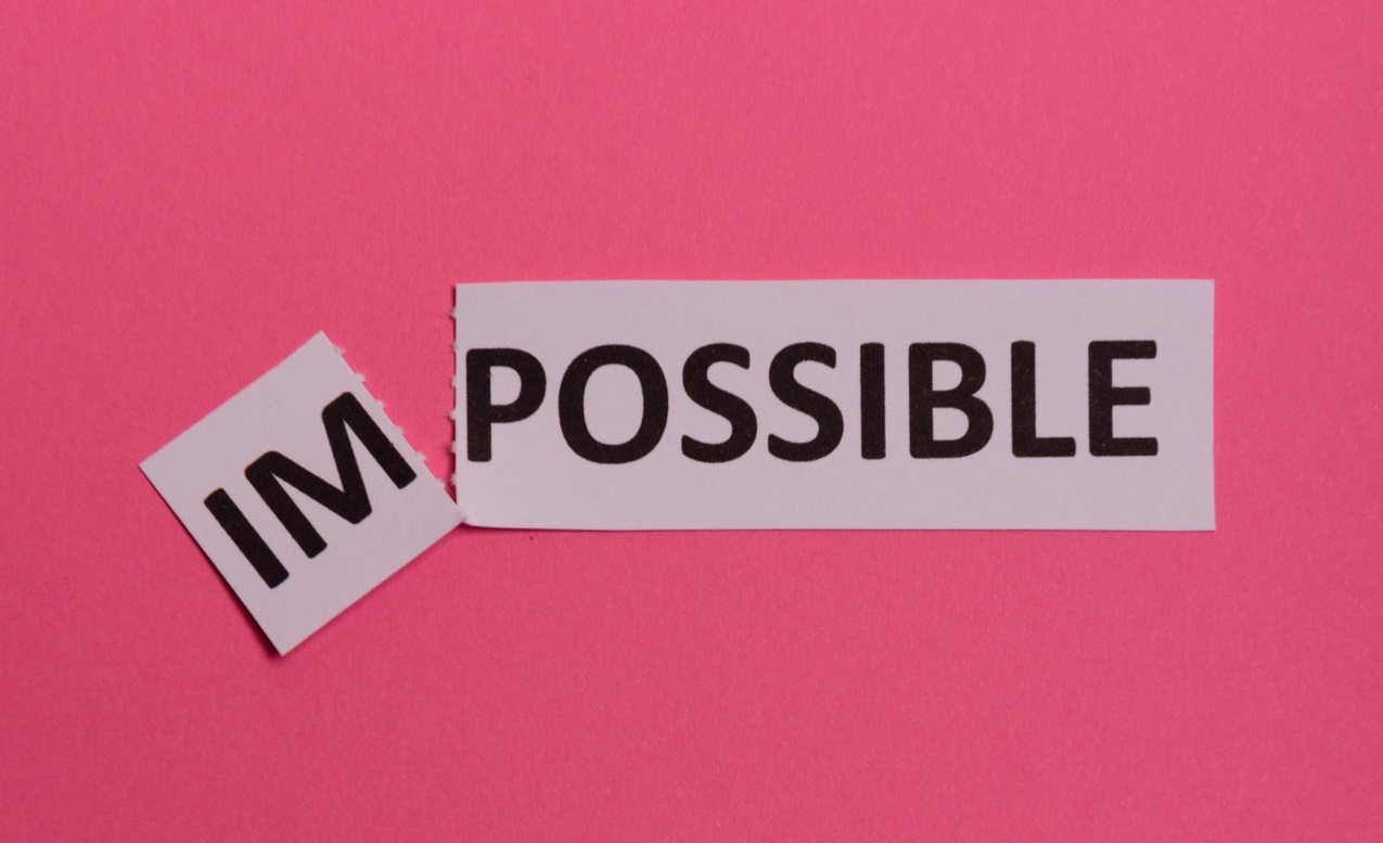 immagine con scritta IMPOSSIBLE con la parte IM tagliata